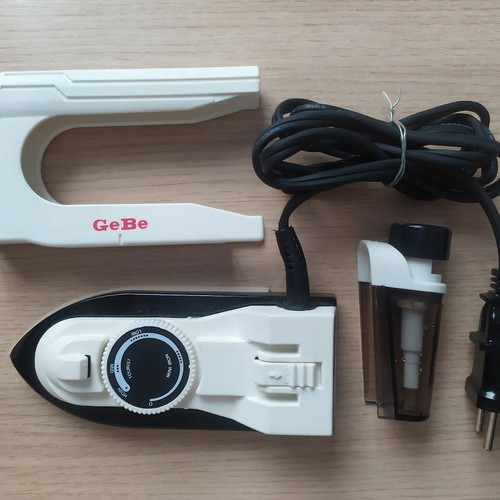 Mini travel iron with water spray vintage, like new