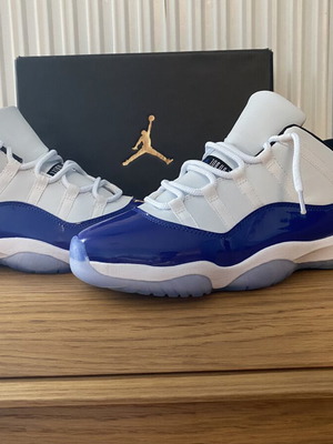 Jordan 11 Low sneakers like new, size 46, white and blue