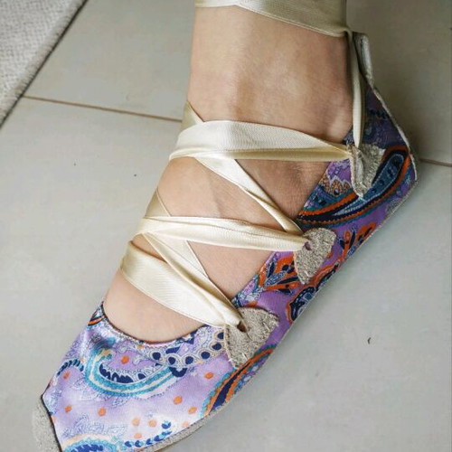 Ethnic ballet flats used, purple with ribbons, size 37