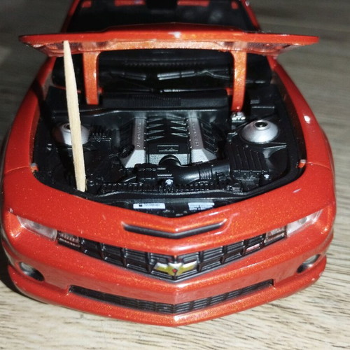 Collectible Chevrolet Camaro 1/24 scale toy car like new, metal