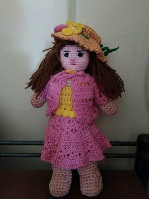 Ръчно плетена амиигуруми кукла с подвижно яке и шапка нова
