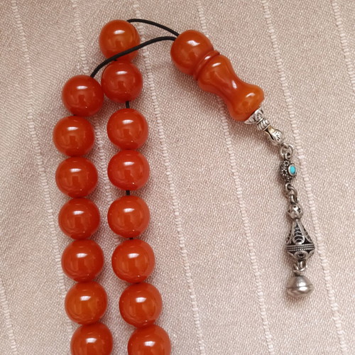 Vintage handmade bakelite mastic komboloi, 33 beads
