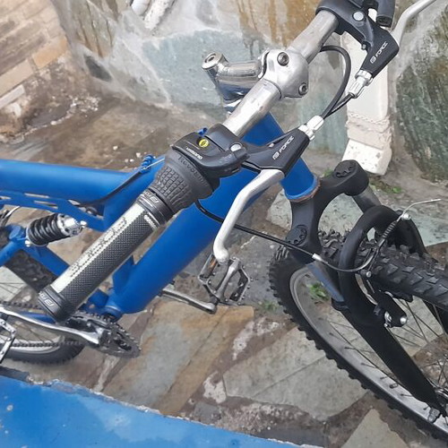 Mountain bike refurbished with front and rear suspension, 26 inch wheels