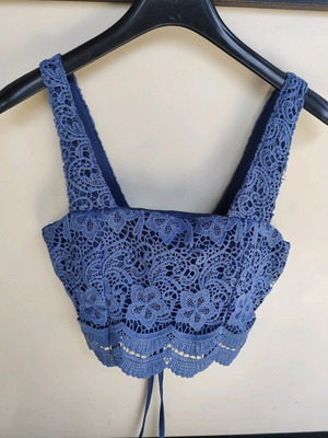 Benissimo women's knitted crop top like new, size M