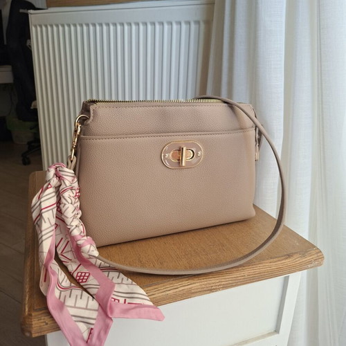 Carpisa bag like new, beige with gold details