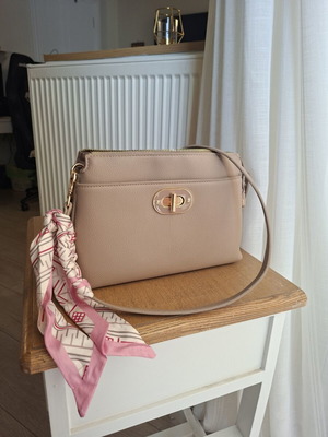 Carpisa bag like new, beige with gold details
