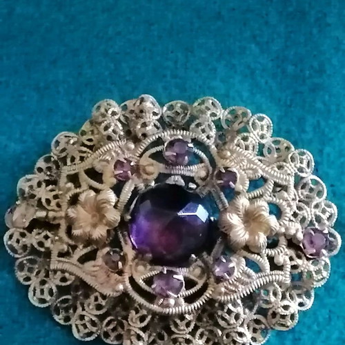 Vintage filigree brooch like new with central stone and rose crystals