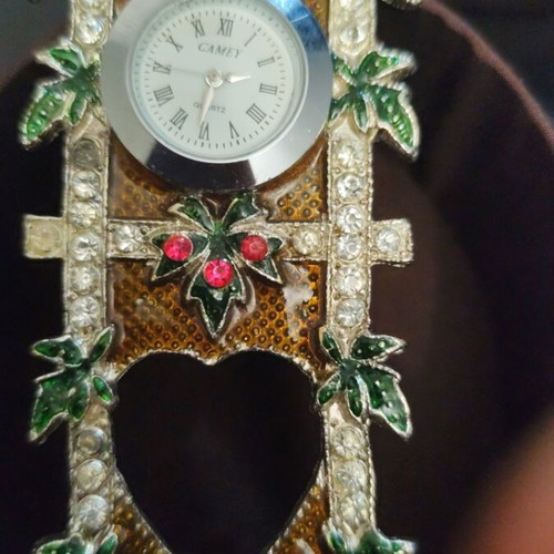 Miniature clock with heart photo frame, analog table clock
