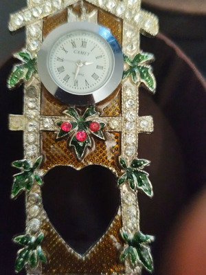 Miniature clock with heart photo frame, analog table clock