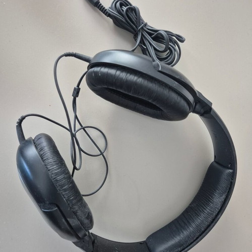 Sennheiser HD 206 headphones unused, wired