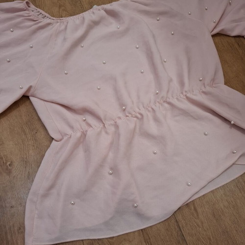 Summer blouse with pearls and balloon sleeves one size used, pink