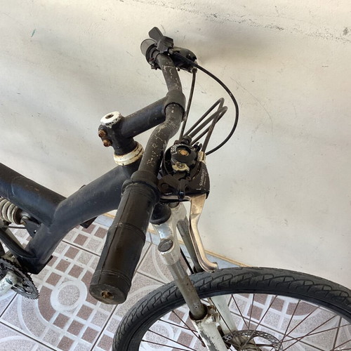 Mountain bike used with new tires and saddle, aluminum frame, disc brakes
