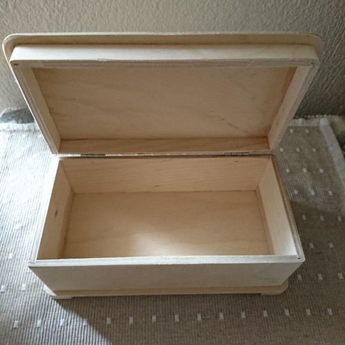 Wooden box like new with feet for decoration and decoupage