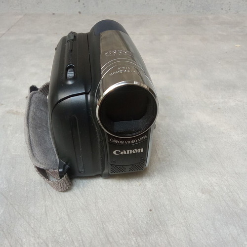 Canon MD 215 Mini DV video camera used, non-functional for parts