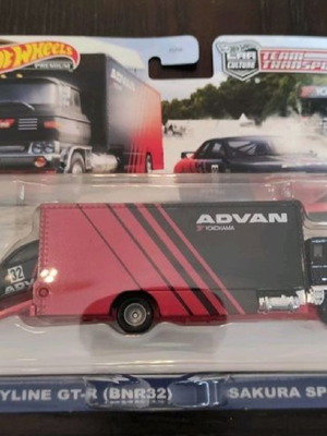 Hot Wheels Team Transport new, Nissan R32