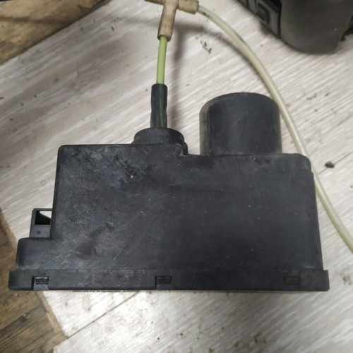 Vacuum pump central locking HELLA 357 862 257 used for VW