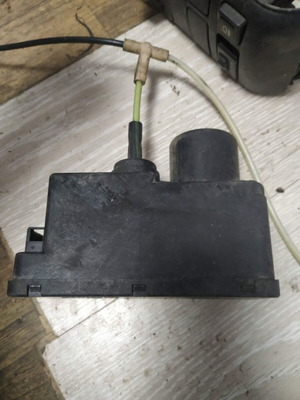 Vacuum pump central locking HELLA 357 862 257 used for VW