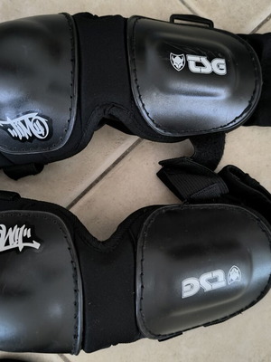 TSG Wave elbow pads for skateboard and rollers