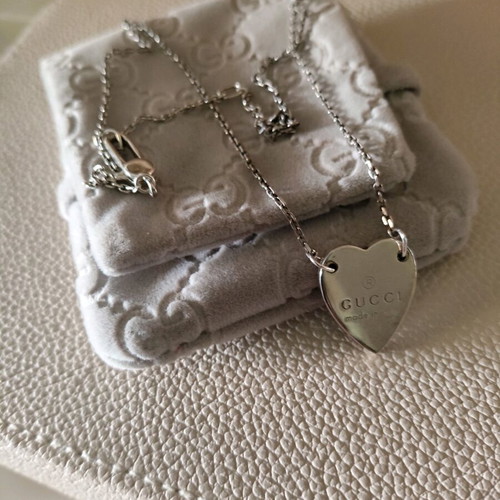Gucci silver 925 heart pendant necklace unisex like new