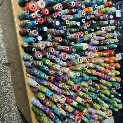 Sewing threads like new, over 250 pieces
