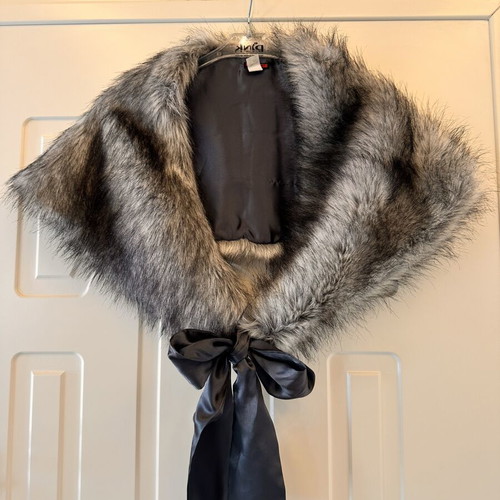 Synthetic fur stole, Mad Hat