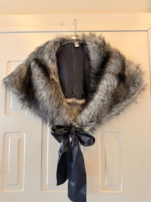 Synthetic fur stole, Mad Hat