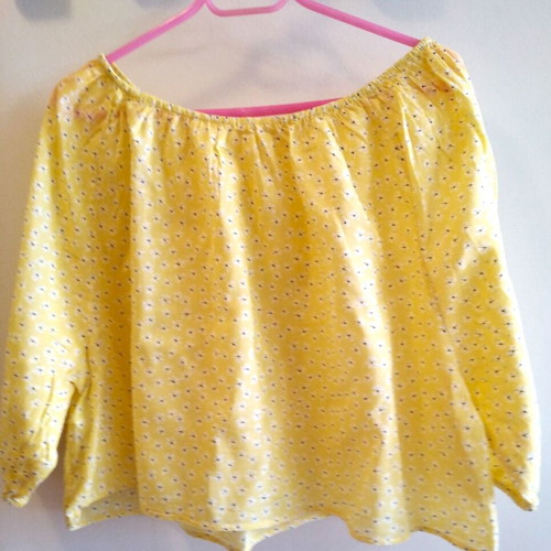 Mango women's set with beige pants and yellow top