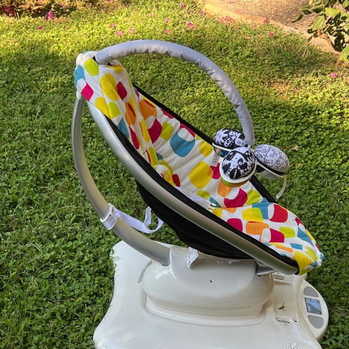 Baby relax bouncer with music and safety belt