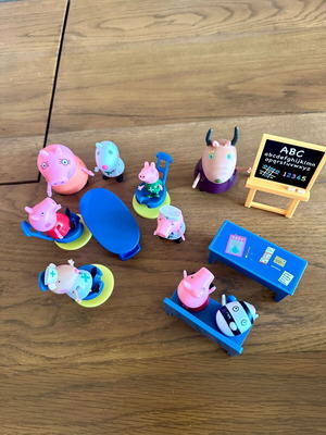 Peppa Pig Set of Figures and Furniture new