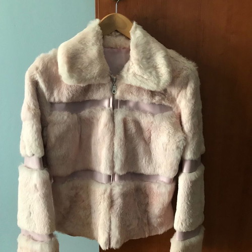 Short fur jacket used in pink color