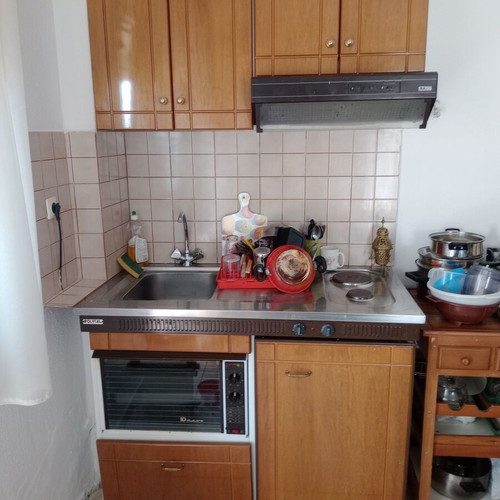 Kitchen unit used with oven, fridge, sink, and extractor fan