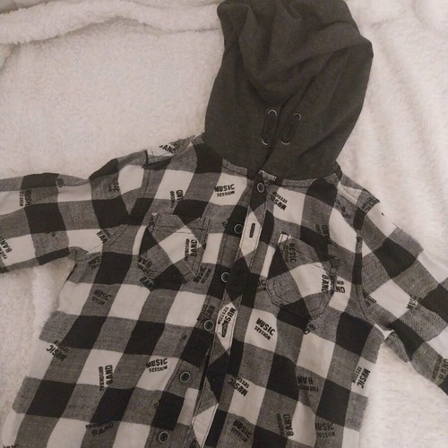 Orchestra kids' shirt with hood like new, size 3, black and white