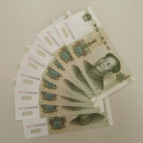 Set of 8 1 Yuan China 1999 banknotes unc with low single serial numbers