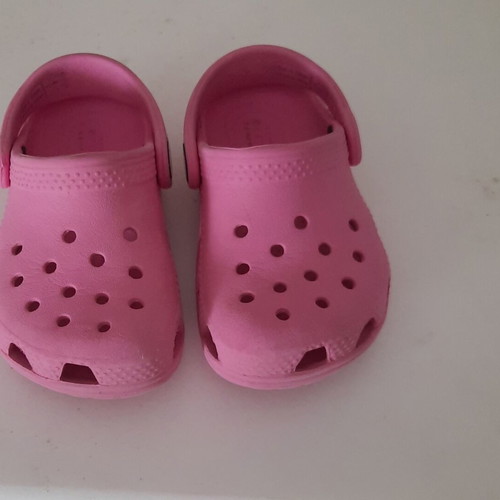 Crocs clogs pink for girls size 6 used