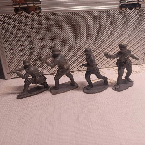 Solpa German Infantry Toy Soldiers used 1/32 scale set of 4