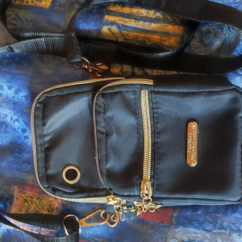 Black women's crossbody bag like new