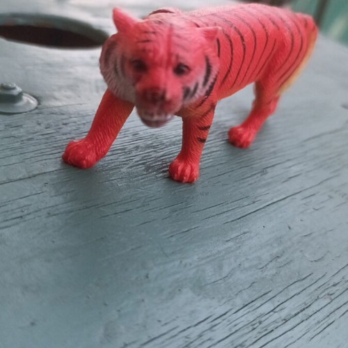 Realistic plastic tiger figure, about 10 cm