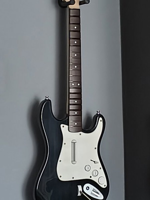 PS4 Fender Stratocaster Rockband 4 version like new