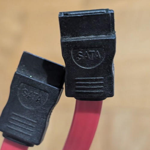 SATA cables used, pack of 2, red color