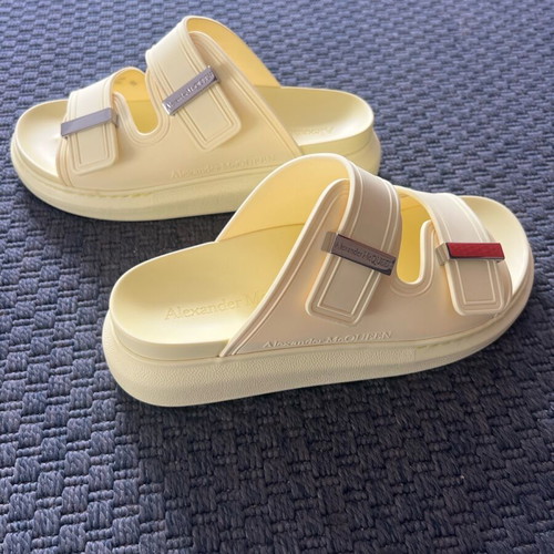 Alexander McQueen hybrid slides new, yellow, size 39
