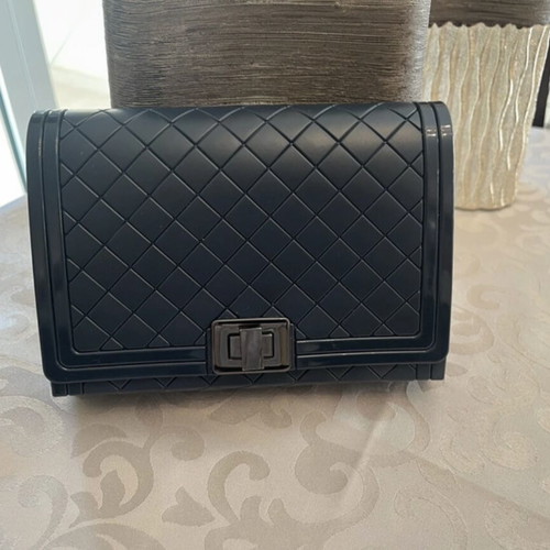 Chain bag with detachable strap like new, dark blue