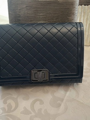 Chain bag with detachable strap like new, dark blue