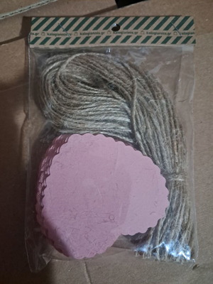 Colored tags with hole and cord set pink and blue