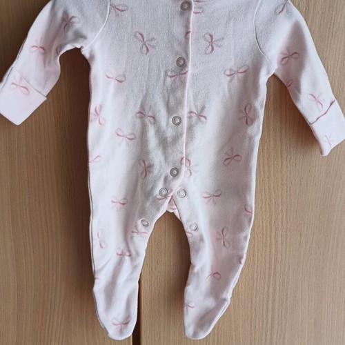 Baby bodysuits like new, pack of 8, size 50 newborn
