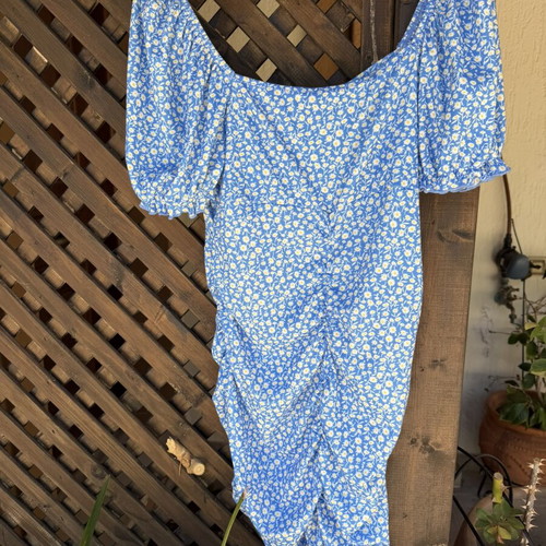 Blue floral dress with ruching new, sizes L-2XL