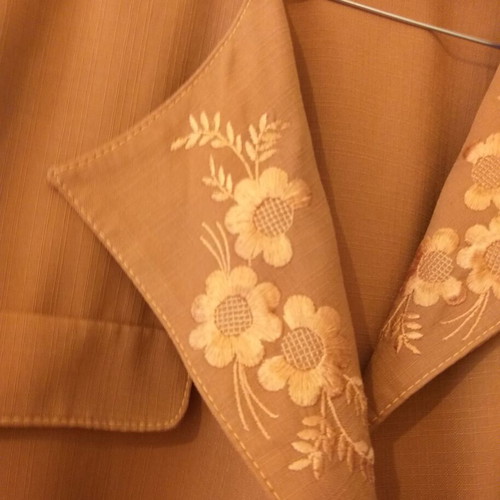 Dress short-sleeved with embroidery M/L like new, tabba color
