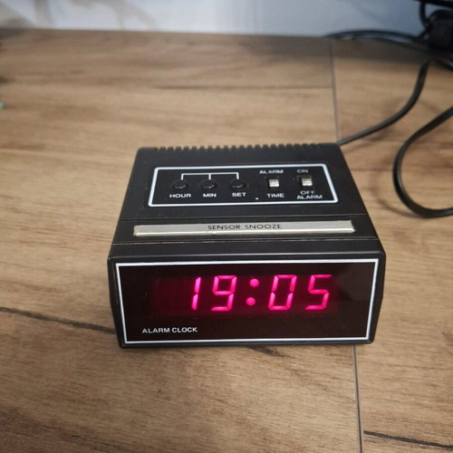 Vintage alarm clock used, working properly