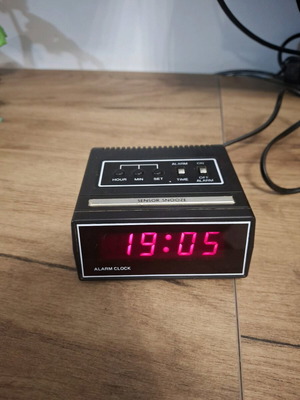 Vintage alarm clock used, working properly