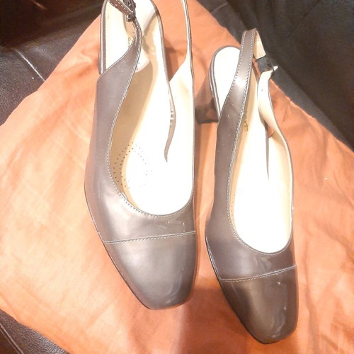 Premiere gray slingback pumps size 40 like new
