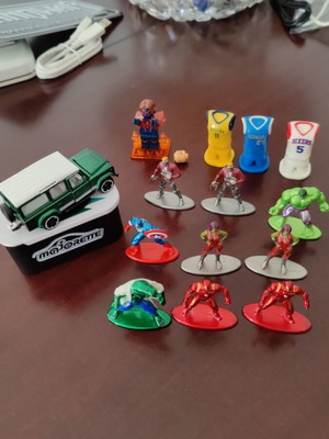 Παιχνίδια μινιατούρες Marvel, Lego, Majorette, Land Rover, NBA jerseys πακέτο σαν καινούργιο
